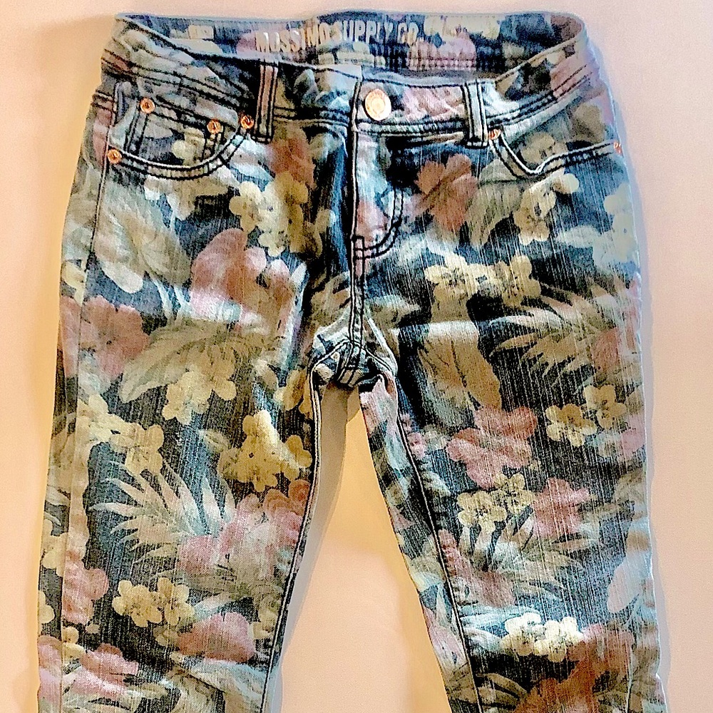 Mossimo Rare Women’s Floral 💐 Straight Leg Jeans